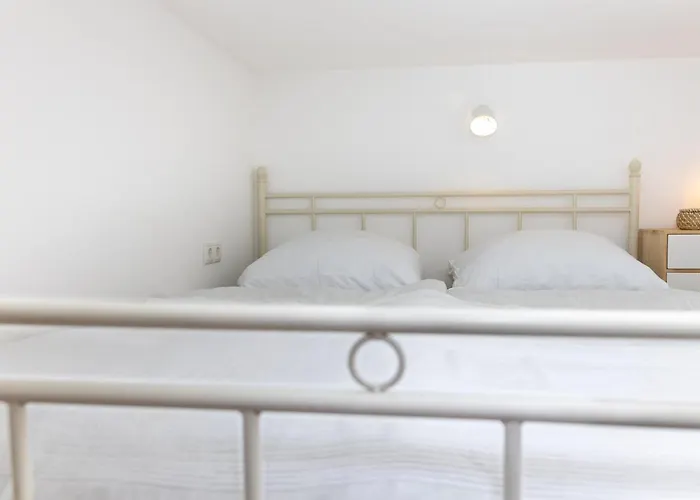 Cozy Studio, Private Garden, 8 Min To City Center